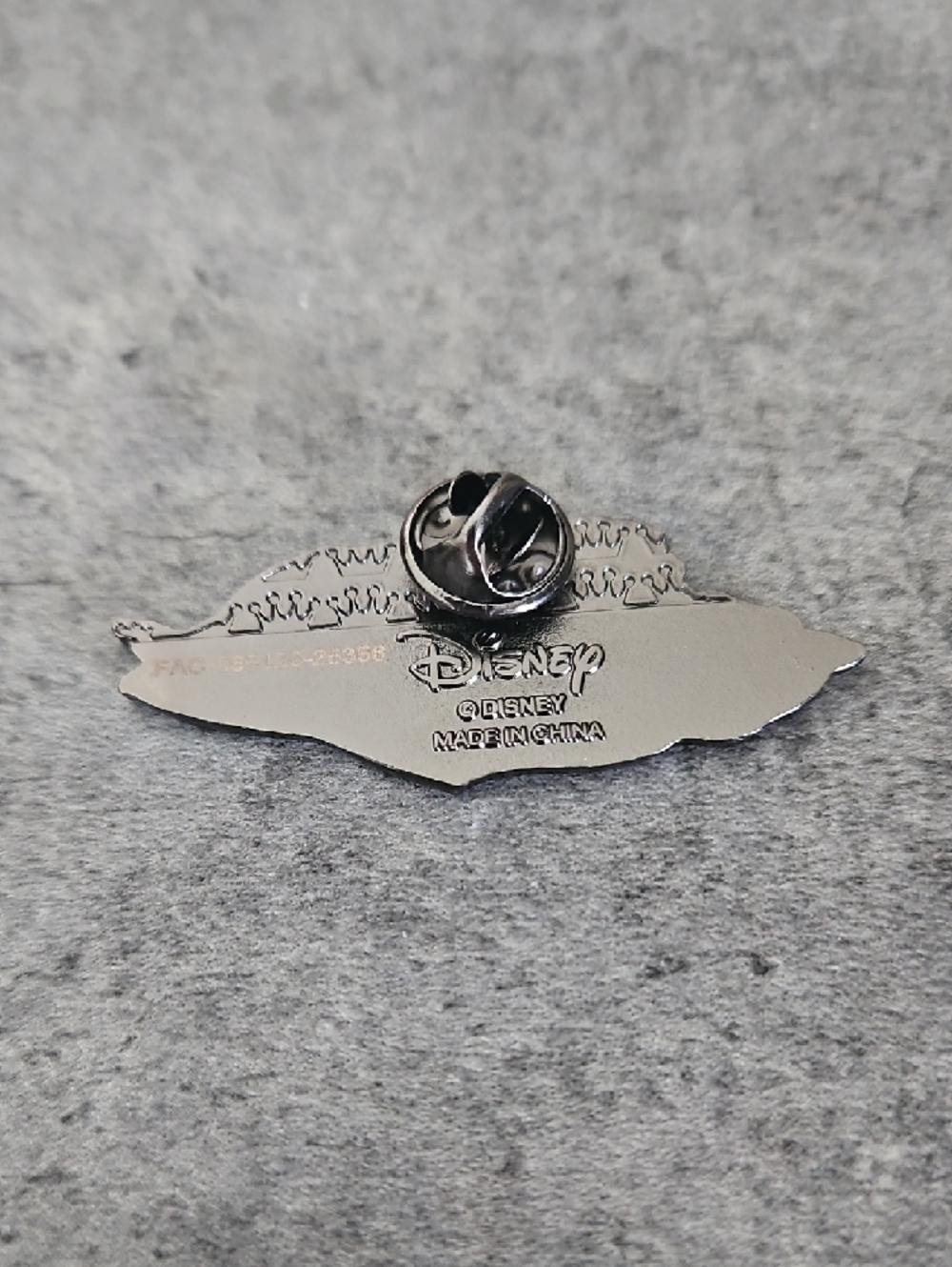 Loungefly Disney Lady & Tramp Picnic Enamel Pin - Picture 3 of 3